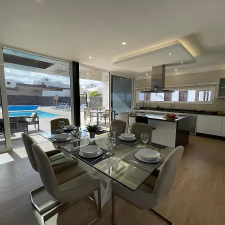 Eslanzarote Eco Tony, Heated Pool, Jacuzzi, Sat Tv, Super Wifi Villa *