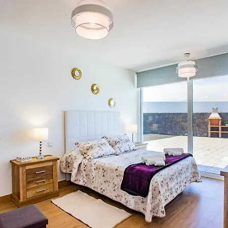 Villa Eslanzarote Eco Tony, Heated Pool, Jacuzzi, Sat Tv, Super Wifi