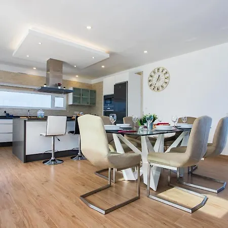 Villa Eslanzarote Eco Tony, Heated Pool, Jacuzzi, Sat Tv, Super Wifi