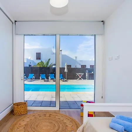 Eslanzarote Eco Tony, Heated Pool, Jacuzzi, Sat Tv, Super Wifi Villa