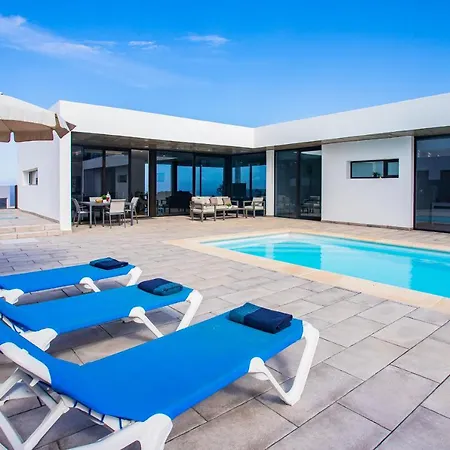 Villa Eslanzarote Eco Tony, Heated Pool, Jacuzzi, Sat Tv, Super Wifi *