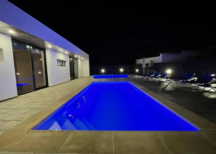 Villa Eslanzarote Eco Tony, Heated Pool, Jacuzzi, Sat Tv, Super Wifi La Costa