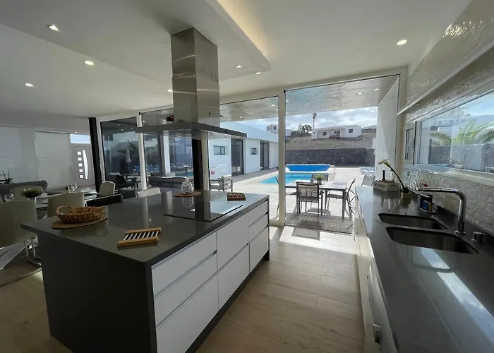 Villa Eslanzarote Eco Tony, Heated Pool, Jacuzzi, Sat Tv, Super Wifi