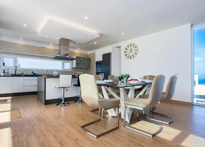 Villa Eslanzarote Eco Tony, Heated Pool, Jacuzzi, Sat Tv, Super Wifi