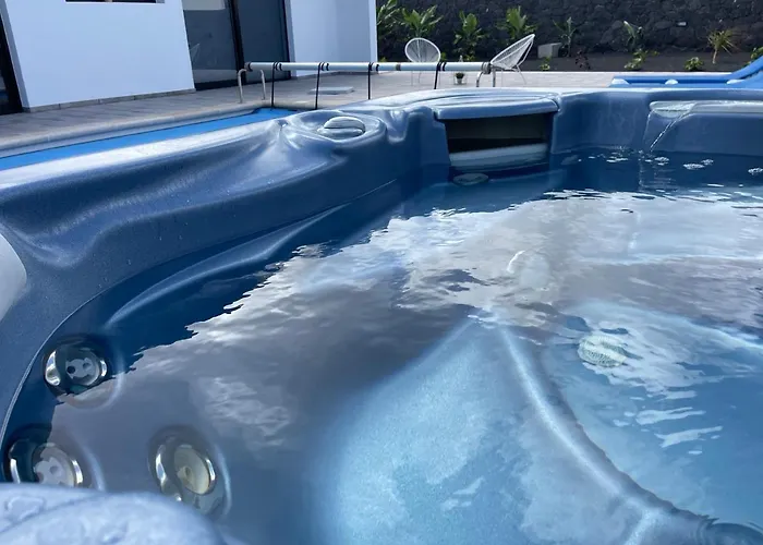 Eslanzarote Eco Tony, Heated Pool, Jacuzzi, Sat Tv, Super Wifi Villa *